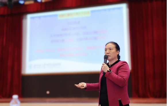 如何帮助青少年篮球运动员处理比赛中的情绪波动_0